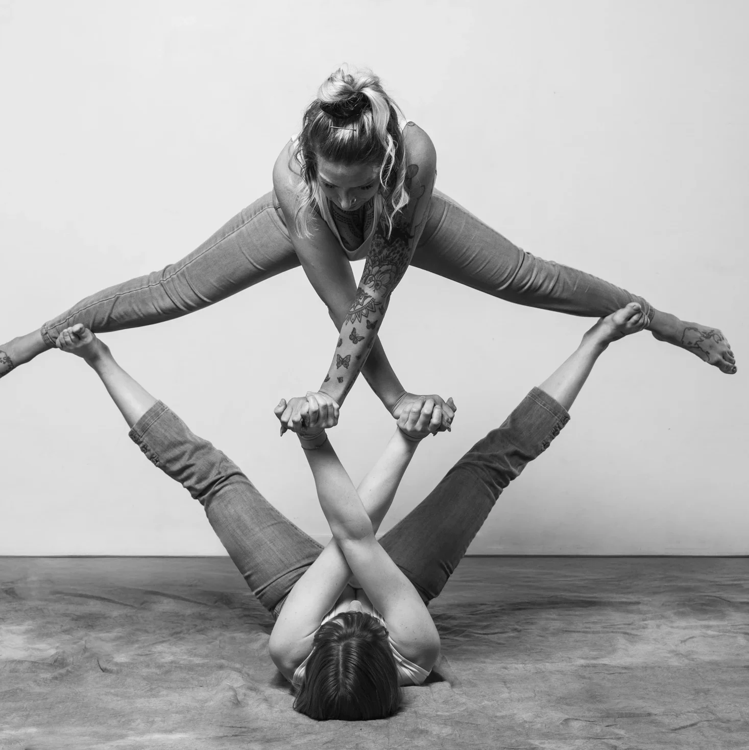 Acro Umbrella, Beginner Acro yoga