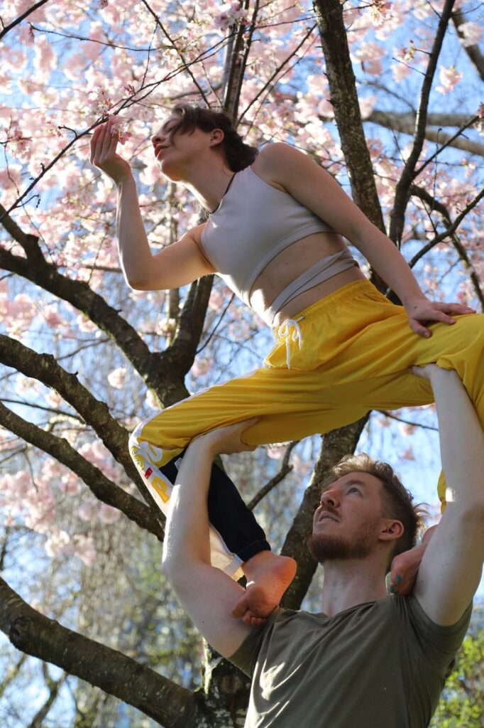 Acroyoga teacher